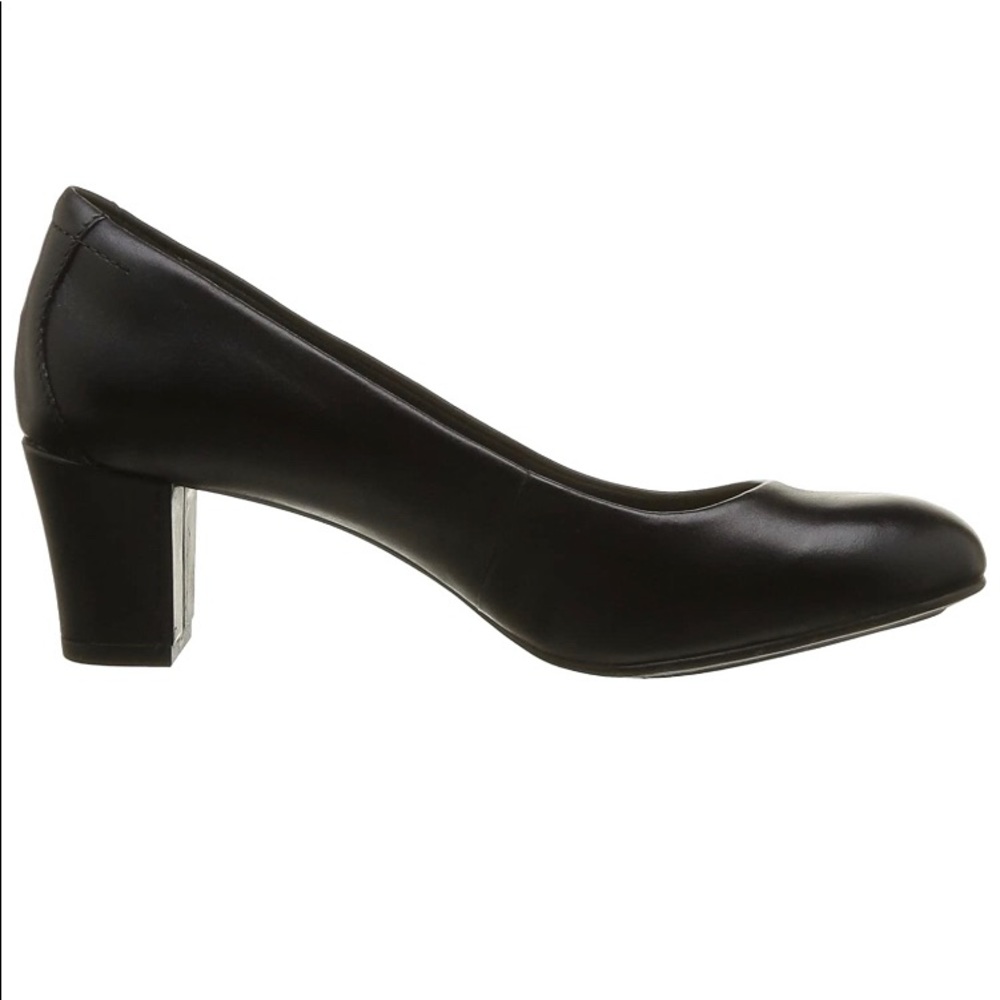 Hush puppies leather black pump size 5.5